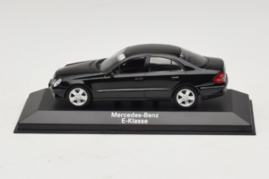 Mercedes E-Class W211 Fekete Minichamps 1:43 B66961950 Fém