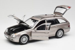 Mercedes E320 CDI W210 Kombi Cubanite Ezüst Kyosho 1:18 B66962188 Fém – 2. kép a 8-ből