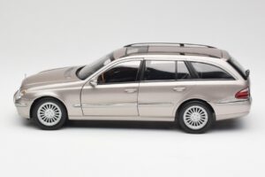 Mercedes E320 CDI W210 Kombi Cubanite Ezüst Kyosho 1:18 B66962188 Fém – 4. kép a 8-ből