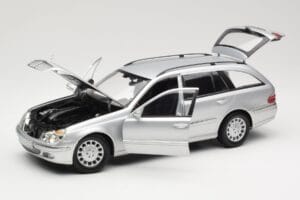 Mercedes E320 T-Modell S210 Elegance Ezüst Kyosho 1:18 B66962166 Fém – 2. kép a 8-ből