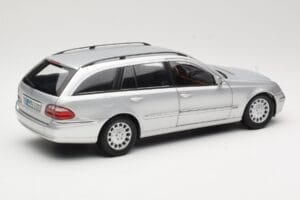 Mercedes E320 T-Modell S210 Elegance Ezüst Kyosho 1:18 B66962166 Fém – 3. kép a 8-ből