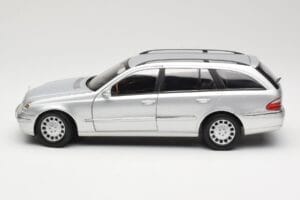 Mercedes E320 T-Modell S210 Elegance Ezüst Kyosho 1:18 B66962166 Fém – 4. kép a 8-ből