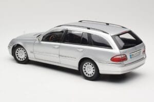 Mercedes E320 T-Modell S210 Elegance Ezüst Kyosho 1:18 B66962166 Fém – 7. kép a 8-ből