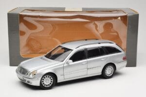 Mercedes E320 T-Modell S210 Elegance Ezüst Kyosho 1:18 B66962166 Fém – 8. kép a 8-ből