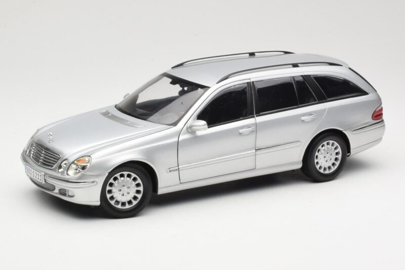 Mercedes E320 T-Modell S210 Elegance Ezüst Kyosho 1:18 B66962166 Fém
