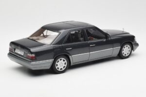 Mercedes E320 W124 Nautik Kék Metál Dealer Edition AUTOart 1:18 B66040508 Fém – 3. kép a 8-ből