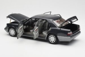 Mercedes E320 W124 Nautik Kék Metál Dealer Edition AUTOart 1:18 B66040508 Fém – 5. kép a 8-ből