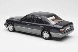Mercedes E320 W124 Nautik Kék Metál Dealer Edition AUTOart 1:18 B66040508 Fém – 7. kép a 8-ből