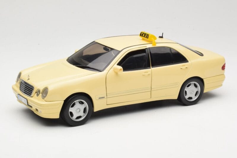 Mercedes E320 W210 Taxi Sun Star 1:18 1160 Fém