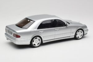 Mercedes E55 AMG W210 Brilliant Silver Otto 1:18 OT459 Gyanta – 2. kép a 6-ből