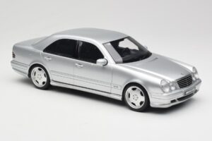 Mercedes E55 AMG W210 Brilliant Silver Otto 1:18 OT459 Gyanta – 4. kép a 6-ből