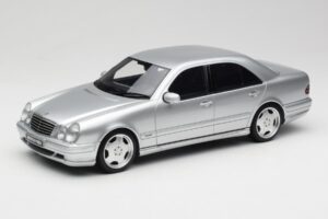 Mercedes E55 AMG W210 Brilliant Silver Otto 1:18 OT459 Gyanta