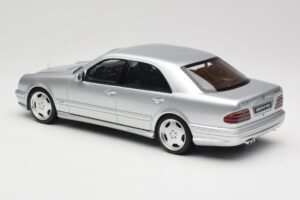 Mercedes E55 AMG W210 Brilliant Silver Otto 1:18 OT459 Gyanta – 5. kép a 6-ből