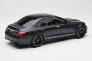 Mercedes AMG E63 S W213 Edition 1 Night Fekete GT Spirit 1:18 B66963111 Gyanta – 2. kép a 6-ből