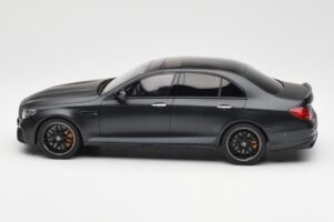 Mercedes AMG E63 S W213 Edition 1 Night Fekete GT Spirit 1:18 B66963111 Gyanta – 3. kép a 6-ből