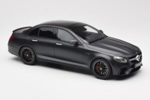 Mercedes AMG E63 S W213 Edition 1 Night Fekete GT Spirit 1:18 B66963111 Gyanta – 4. kép a 6-ből