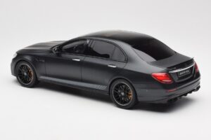 Mercedes AMG E63 S W213 Edition 1 Night Fekete GT Spirit 1:18 B66963111 Gyanta – 5. kép a 6-ből