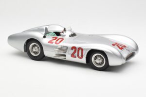 Mercedes W196 Streamliner #20 K. Kling French GP 1954 CMC 1:18 M-128B Fém – 4. kép a 6-ből