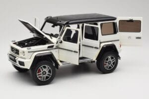 Mercedes G 63 AMG 4x4 Squared Polar White Almost Real 1:18 820203 Fém – 2. kép a 8-ből