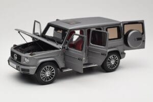 Mercedes G-Class G500 W463A Designo Platinum Magno Minichamps 1:18 B66960811 Fém – 2. kép a 8-ből