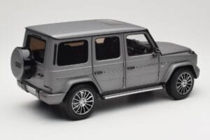 Mercedes G-Class G500 W463A Designo Platinum Magno Minichamps 1:18 B66960811 Fém – 3. kép a 8-ből