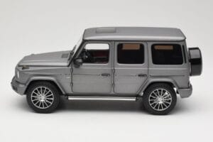 Mercedes G-Class G500 W463A Designo Platinum Magno Minichamps 1:18 B66960811 Fém – 4. kép a 8-ből