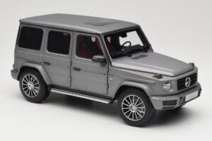 Mercedes G-Class G500 W463A Designo Platinum Magno Minichamps 1:18 B66960811 Fém – 6. kép a 8-ből