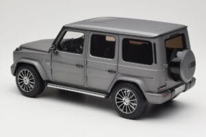 Mercedes G-Class G500 W463A Designo Platinum Magno Minichamps 1:18 B66960811 Fém – 7. kép a 8-ből