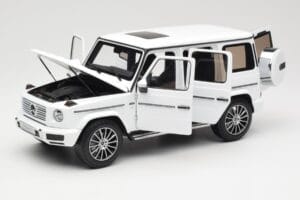 Mercedes G-Class G 500 W463A Diamond White Metallic Minichamps 1:18 113037111 Fém – 2. kép a 8-ből