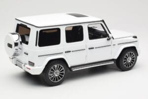 Mercedes G-Class G 500 W463A Diamond White Metallic Minichamps 1:18 113037111 Fém – 3. kép a 8-ből