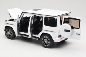 Mercedes G-Class G 500 W463A Diamond White Metallic Minichamps 1:18 113037111 Fém – 5. kép a 8-ből
