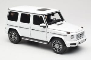 Mercedes G-Class G 500 W463A Diamond White Metallic Minichamps 1:18 113037111 Fém – 6. kép a 8-ből
