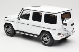 Mercedes G-Class G 500 W463A Diamond White Metallic Minichamps 1:18 113037111 Fém – 7. kép a 8-ből