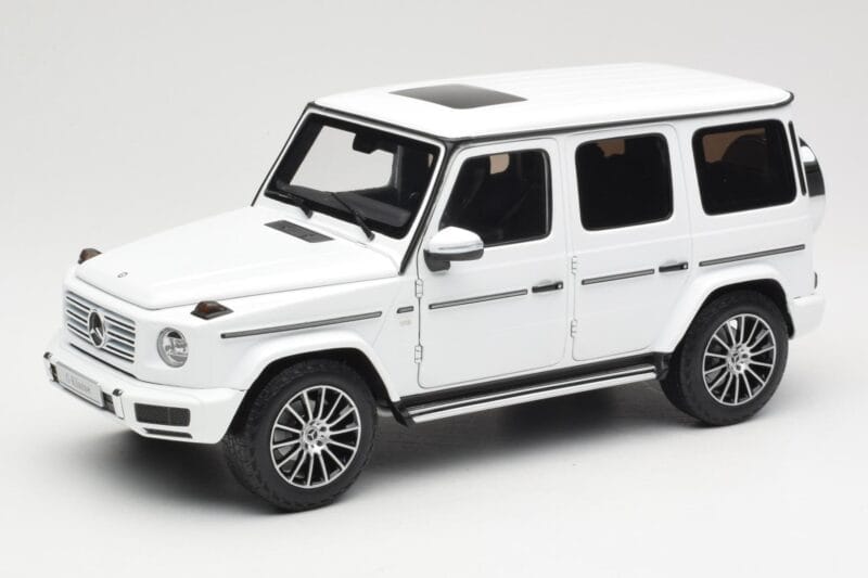 Mercedes G-Class G 500 W463A Diamond White Metallic Minichamps 1:18 113037111 Fém