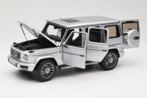 Mercedes G-Class G 500 W463A Iridium Silver Metallic Minichamps 1:18 113037112 Fém – 2. kép a 8-ből