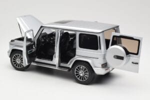 Mercedes G-Class G 500 W463A Iridium Silver Metallic Minichamps 1:18 113037112 Fém – 5. kép a 8-ből