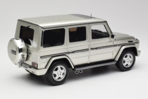 Mercedes G-Class G55 AMG W463 Iridium Ezüst Otto 1:18 OT1126 Gyanta – 2. kép a 6-ből
