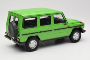 Mercedes G-Class W460 LWB Zöld Minichamps 1:18 155038101 Fém – 2. kép a 6-ből