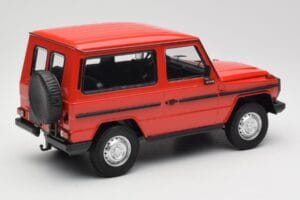 Mercedes G-Class W460 SWB Piros Minichamps 1:18 155038002 Fém – 2. kép a 6-ből