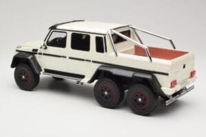 Mercedes AMG G63 6x6 W463 Fehér GT Spirit 1:18 GT100 Gyanta – 5. kép a 6-ből