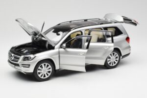 Mercedes GL-Class X166 Iridium Ezüst Metallic Norev 1:18 B66960097 Fém – 2. kép a 8-ből