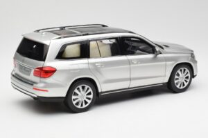 Mercedes GL-Class X166 Iridium Ezüst Metallic Norev 1:18 B66960097 Fém – 3. kép a 8-ből