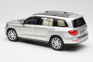 Mercedes GL-Class X166 Iridium Ezüst Metallic Norev 1:18 B66960097 Fém – 7. kép a 8-ből