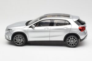 Mercedes GLA X156 Polar Ezüst Metál Norev 1:18 B66960267 Fém – 4. kép a 8-ből