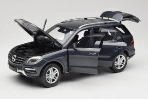 Mercedes M-Class W164 Grey Metallic Minichamps 1:18 100030100 Fém – 2. kép a 8-ből