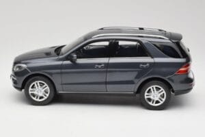 Mercedes M-Class W164 Grey Metallic Minichamps 1:18 100030100 Fém – 4. kép a 8-ből