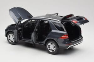 Mercedes M-Class W164 Grey Metallic Minichamps 1:18 100030100 Fém – 5. kép a 8-ből