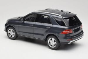 Mercedes M-Class W164 Grey Metallic Minichamps 1:18 100030100 Fém – 7. kép a 8-ből