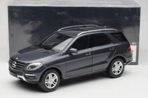 Mercedes M-Class W164 Grey Metallic Minichamps 1:18 100030100 Fém – 8. kép a 8-ből