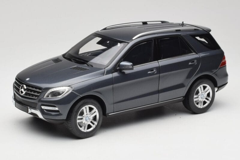 Mercedes M-Class W164 Grey Metallic Minichamps 1:18 100030100 Fém